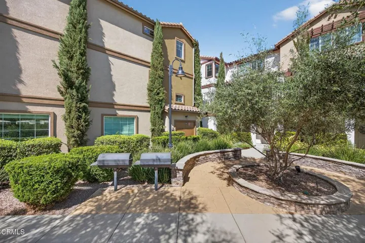 4-web-or-mls-UpmarketMedia-3292Win-011