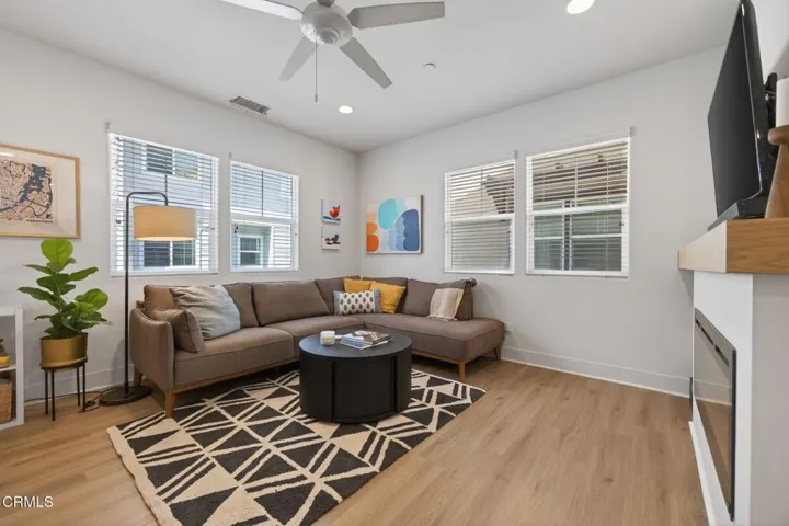 9-web-or-mls-UpmarketMedia-3292Win-061