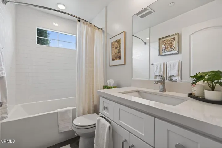 30-web-or-mls-UpmarketMedia-3292Win-044