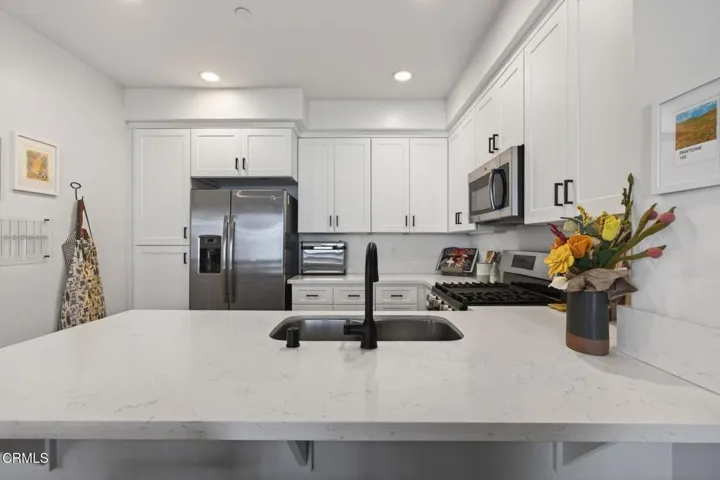 18-web-or-mls-UpmarketMedia-3292Win-087
