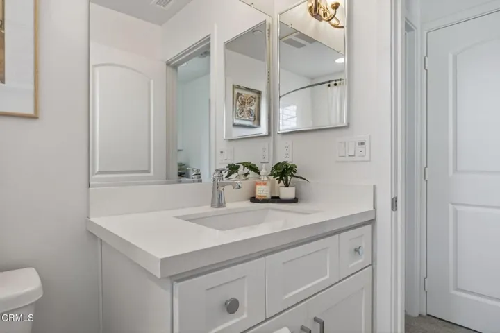 31-web-or-mls-UpmarketMedia-3292Win-046