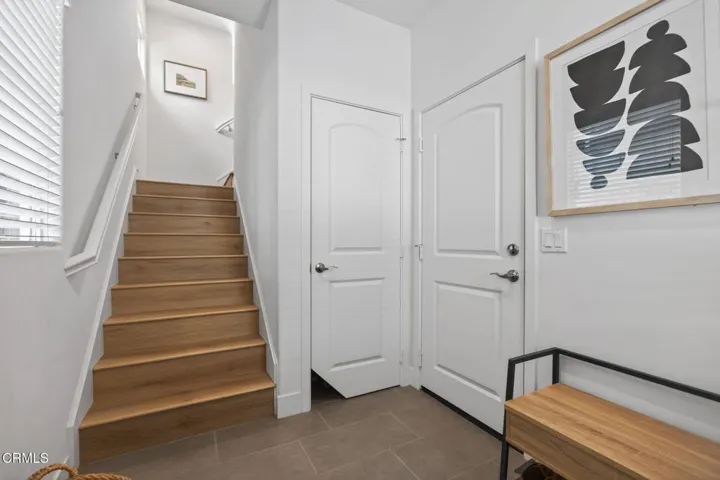 6-web-or-mls-UpmarketMedia-3292Win-018