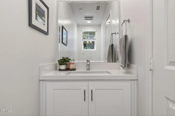 34-web-or-mls-UpmarketMedia-3292Win-057