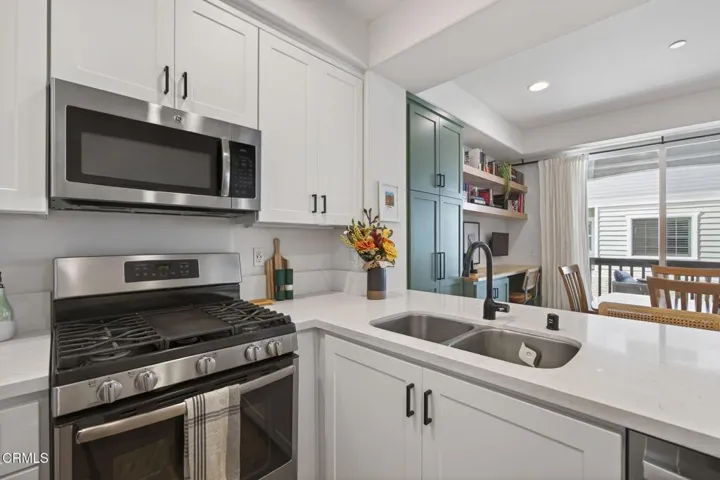 20-web-or-mls-UpmarketMedia-3292Win-095
