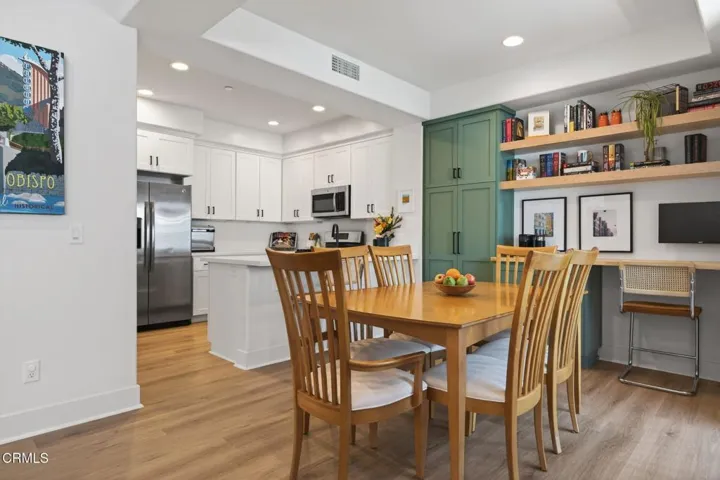 14-web-or-mls-UpmarketMedia-3292Win-073