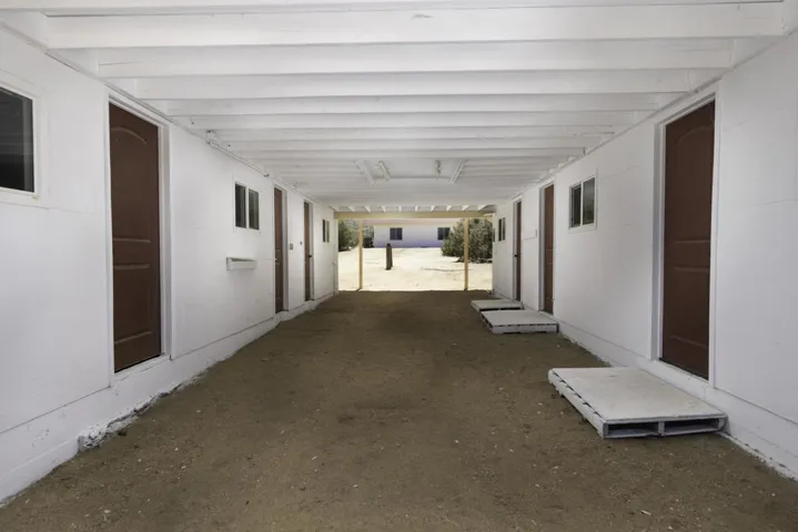 stable-4