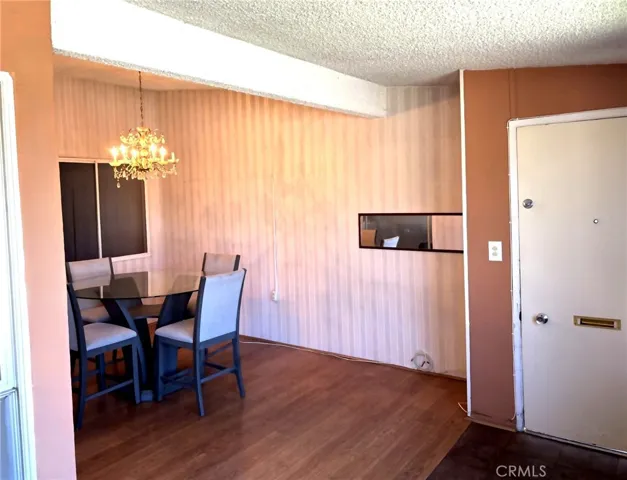 Dining Room/Entryway