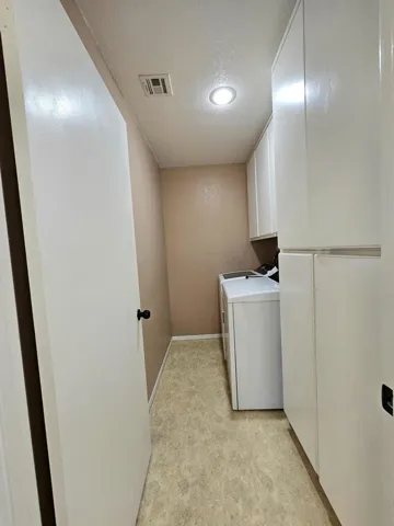 Walk-In Laundry