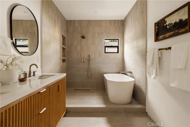 Primary bedroom ensuite spa-style bathroom