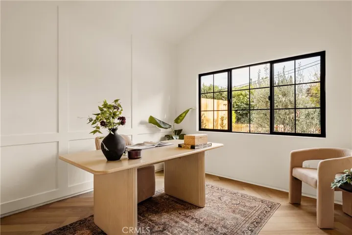 Den/office that can also double as a 4th bedroom