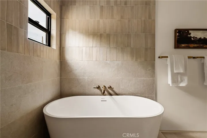 Full-sized soaking tub