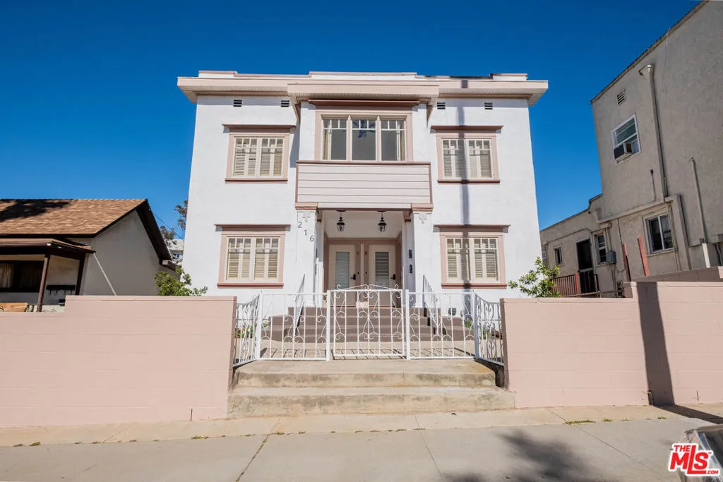 216 N Catalina 216c
