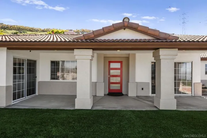 13966 Avenida Del Charro, El Cajon, California 92021