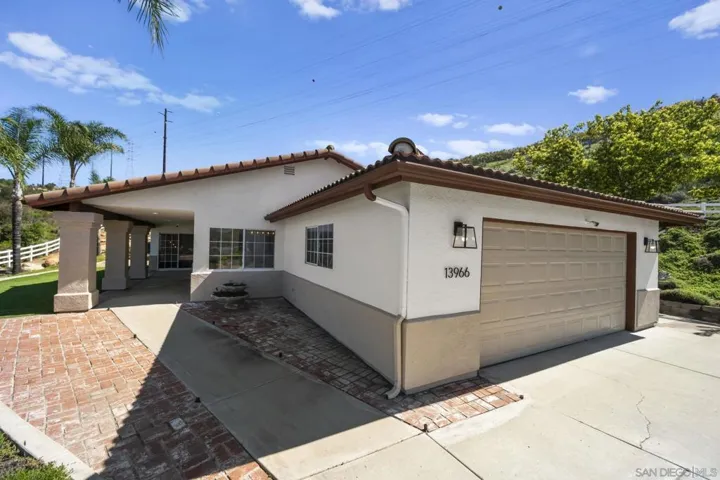 13966 Avenida Del Charro, El Cajon, California 92021