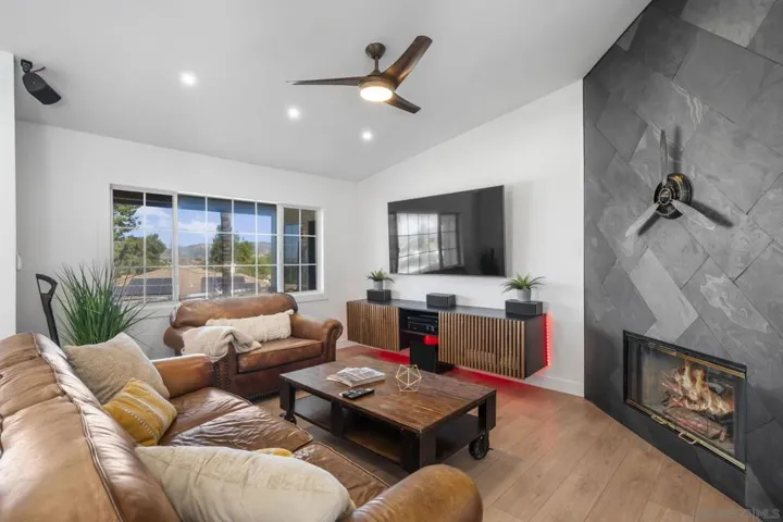 13966 Avenida Del Charro, El Cajon, California 92021