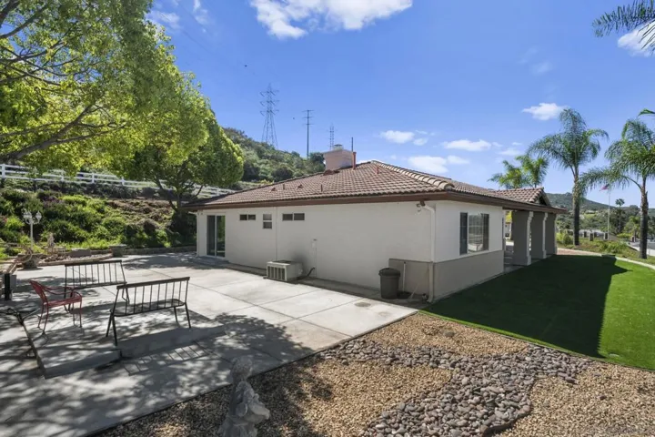 13966 Avenida Del Charro, El Cajon, California 92021