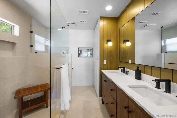 13966 Avenida Del Charro, El Cajon, California 92021