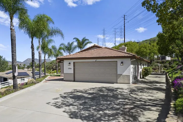 13966 Avenida Del Charro, El Cajon, California 92021