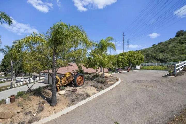 13966 Avenida Del Charro, El Cajon, California 92021