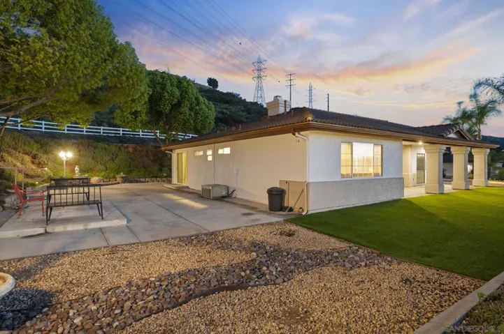 13966 Avenida Del Charro, El Cajon, California 92021