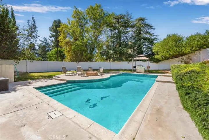 16901 Pineridge, Granada Hills, California 91344