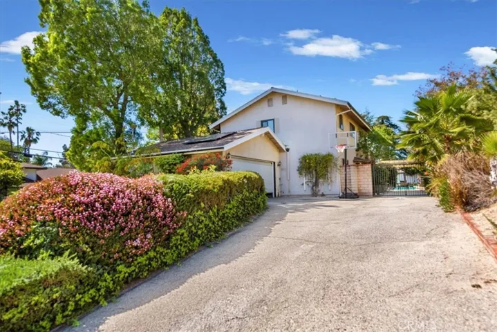 16901 Pineridge, Granada Hills, California 91344