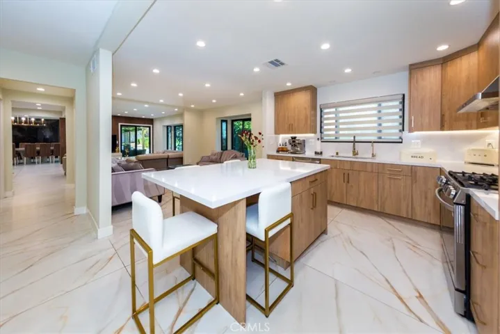 16901 Pineridge, Granada Hills, California 91344