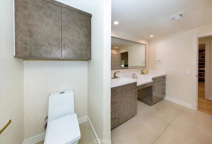 16901 Pineridge, Granada Hills, California 91344