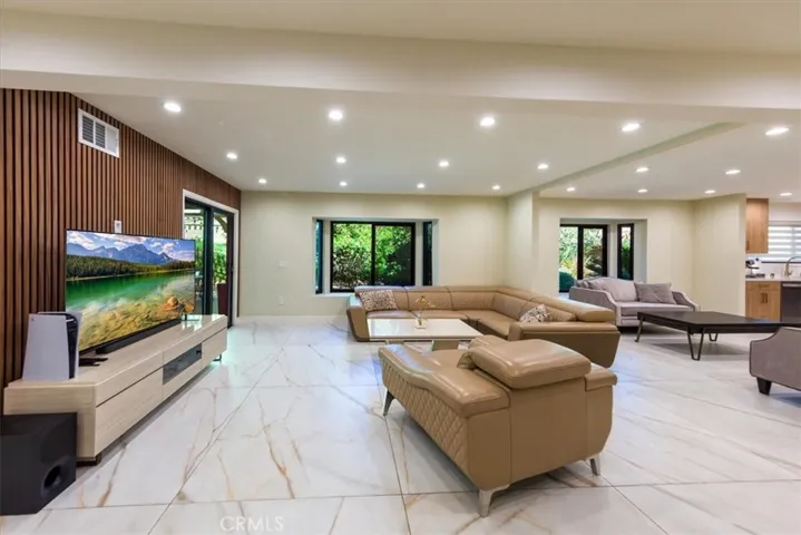 16901 Pineridge, Granada Hills, California 91344