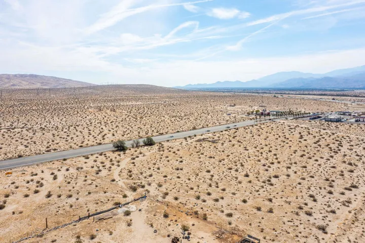 22215PalmDr-15