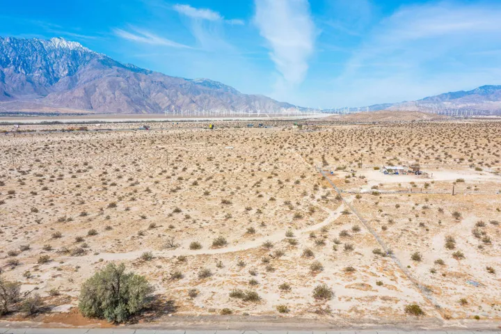 22215PalmDr-7