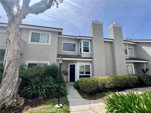17 Goldenrod, Irvine, California 92614