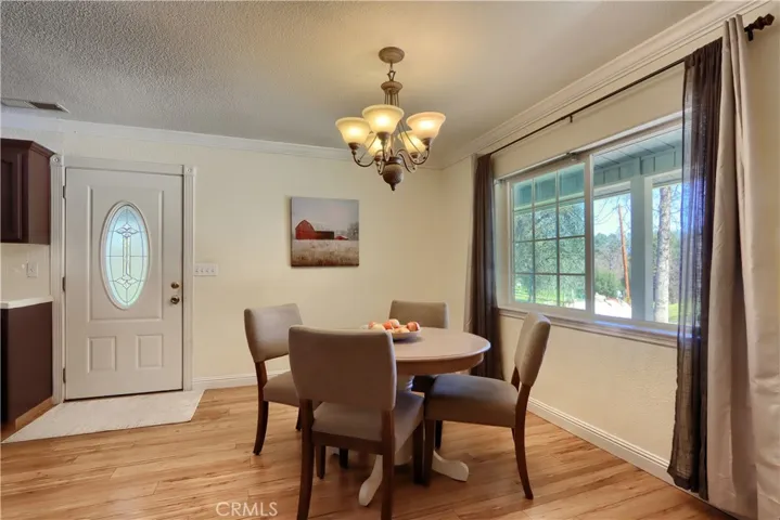 Kitchen Dining Area