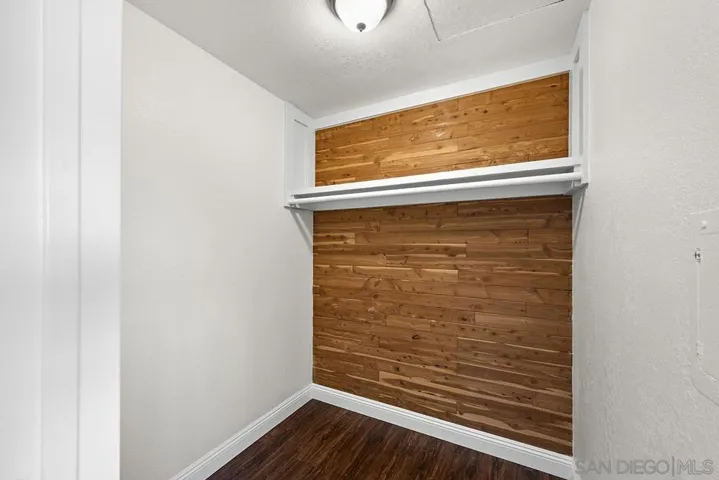 Bedroom 5 - Closet