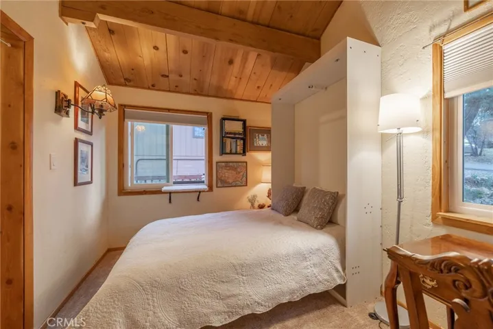 875 Santa Barbara, Sugarloaf, California 92386