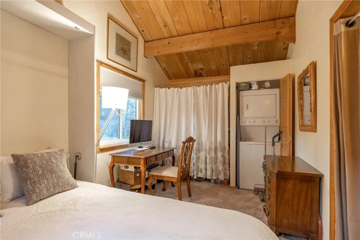 875 Santa Barbara, Sugarloaf, California 92386