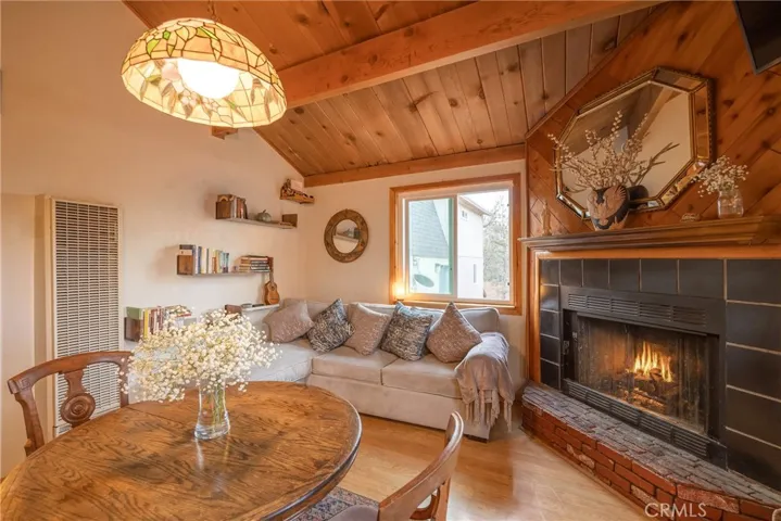 875 Santa Barbara, Sugarloaf, California 92386