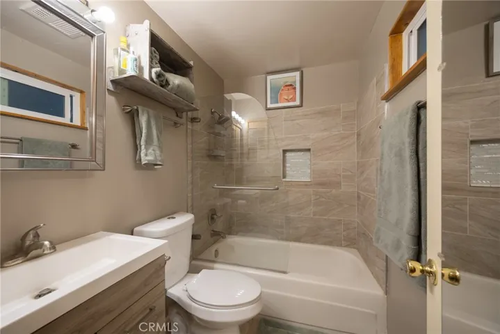 875 Santa Barbara, Sugarloaf, California 92386