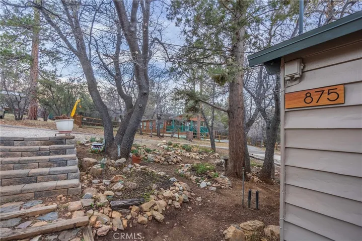 875 Santa Barbara, Sugarloaf, California 92386