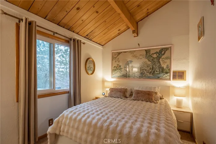 875 Santa Barbara, Sugarloaf, California 92386