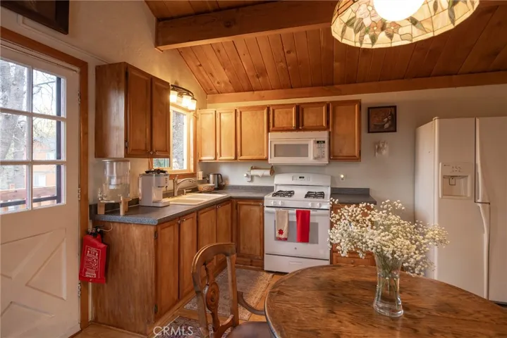 875 Santa Barbara, Sugarloaf, California 92386