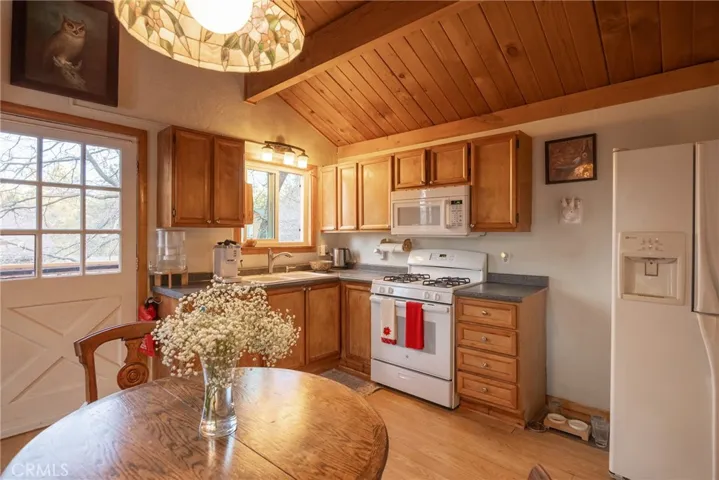 875 Santa Barbara, Sugarloaf, California 92386