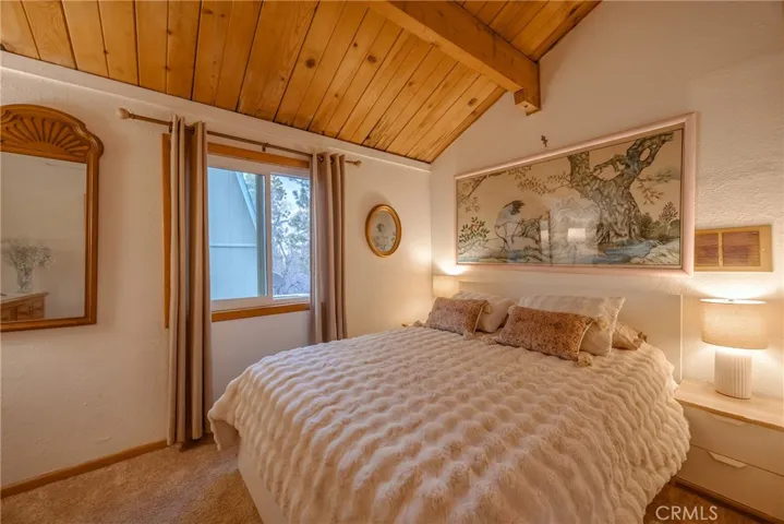 875 Santa Barbara, Sugarloaf, California 92386