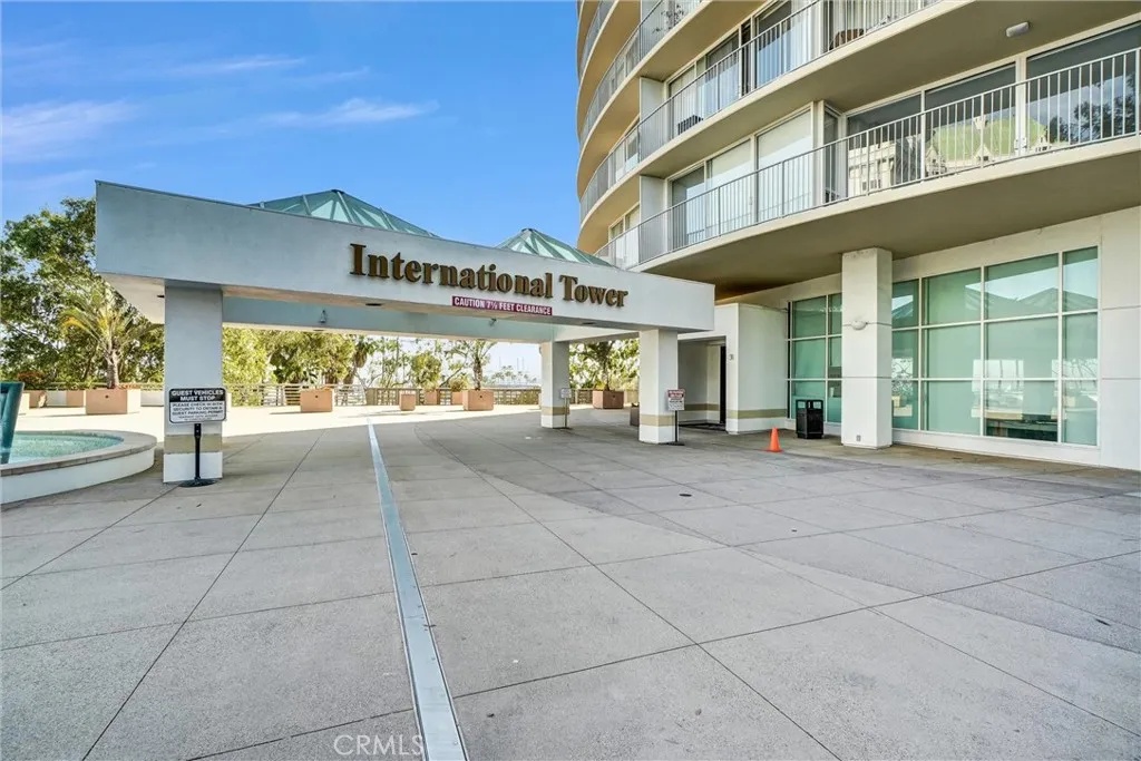 Building access via main lobby. All visitors must check in with the 24-hour concierge.