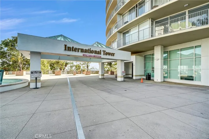 Building access via main lobby. All visitors must check in with the 24-hour concierge.
