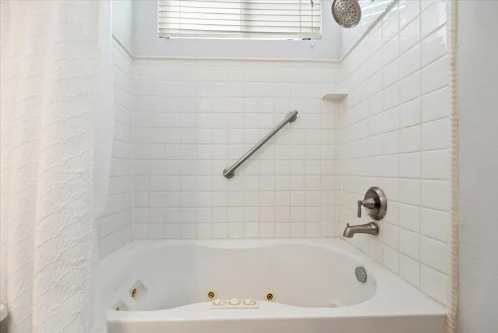 27-Jetted Tub