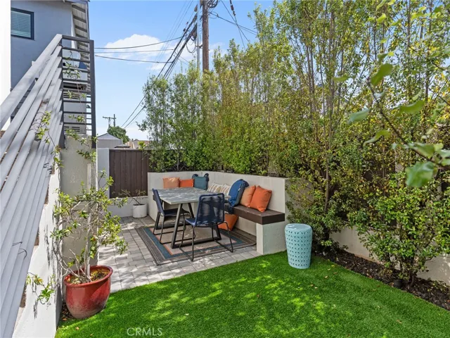 Private and perfect (artificial grass)