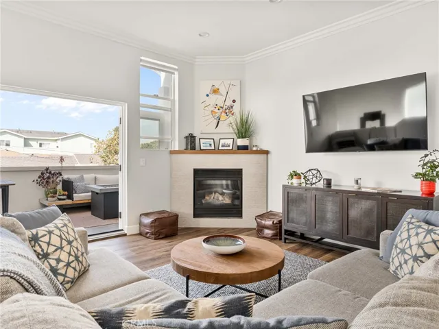 Bright, light & flowing Living Room