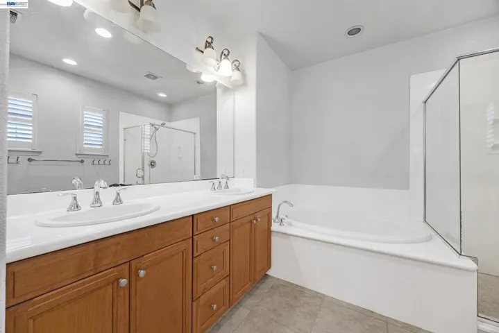 156 W Moraga St, Mountain House, California 95391-1183