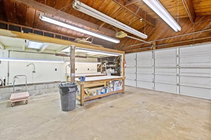 attached 2  car garage